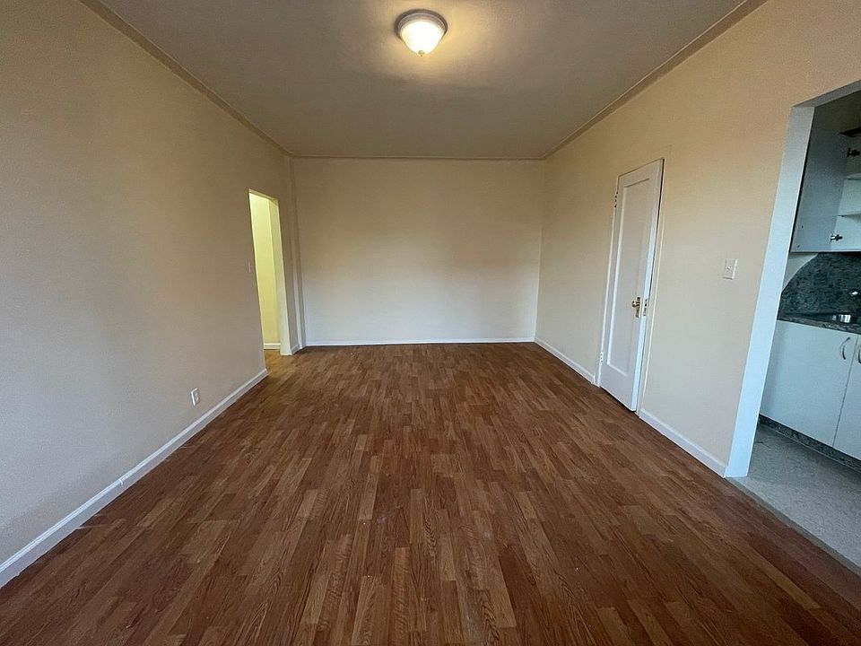 2nd image of 3041 Ocean Ave #B3