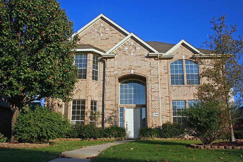 On an interior lot in the Villages of Preston Glen!