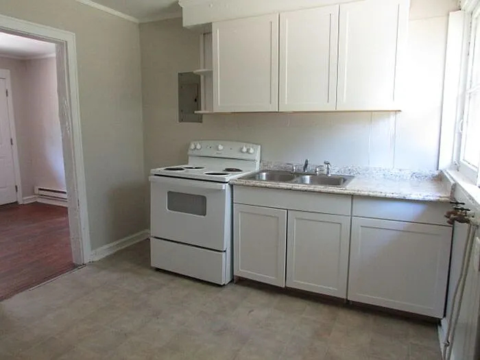 223 Highland Ave — Photo 3