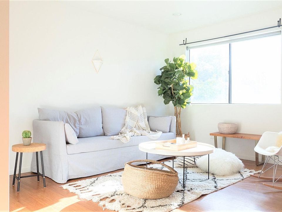1st image of 2117 Clinton St APT 204