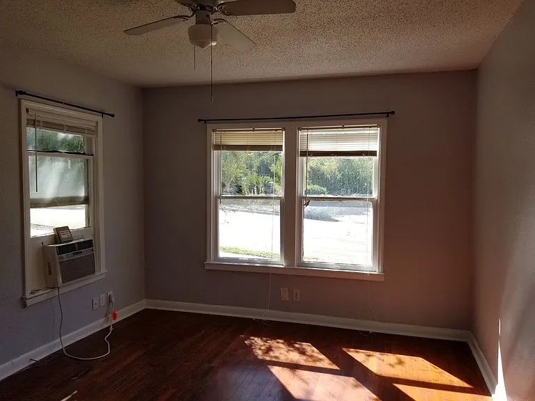 504 Elmhurst Ave — Photo 15