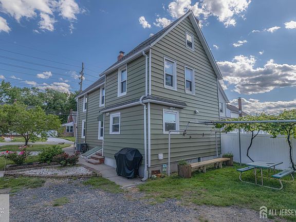 3rd image of 601 Main St