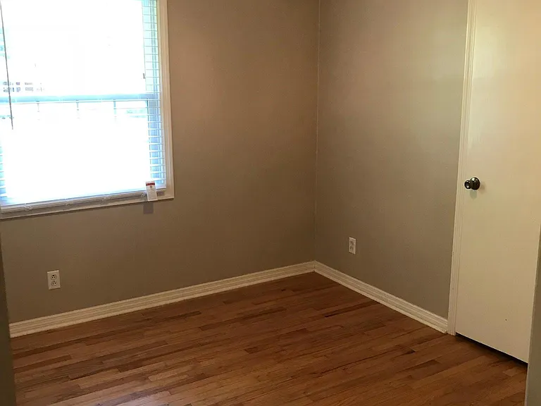 Middle bed