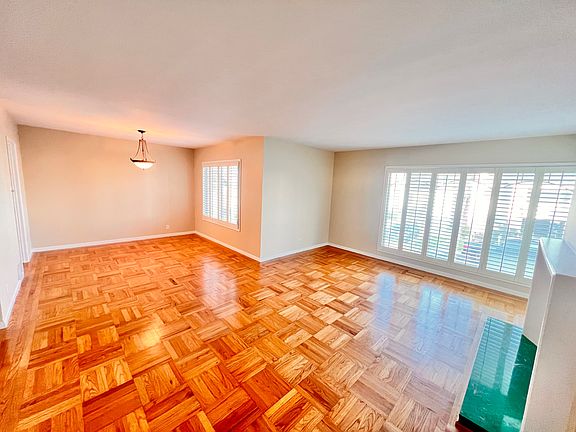 4th image of 42 Lake Meadow Dr
