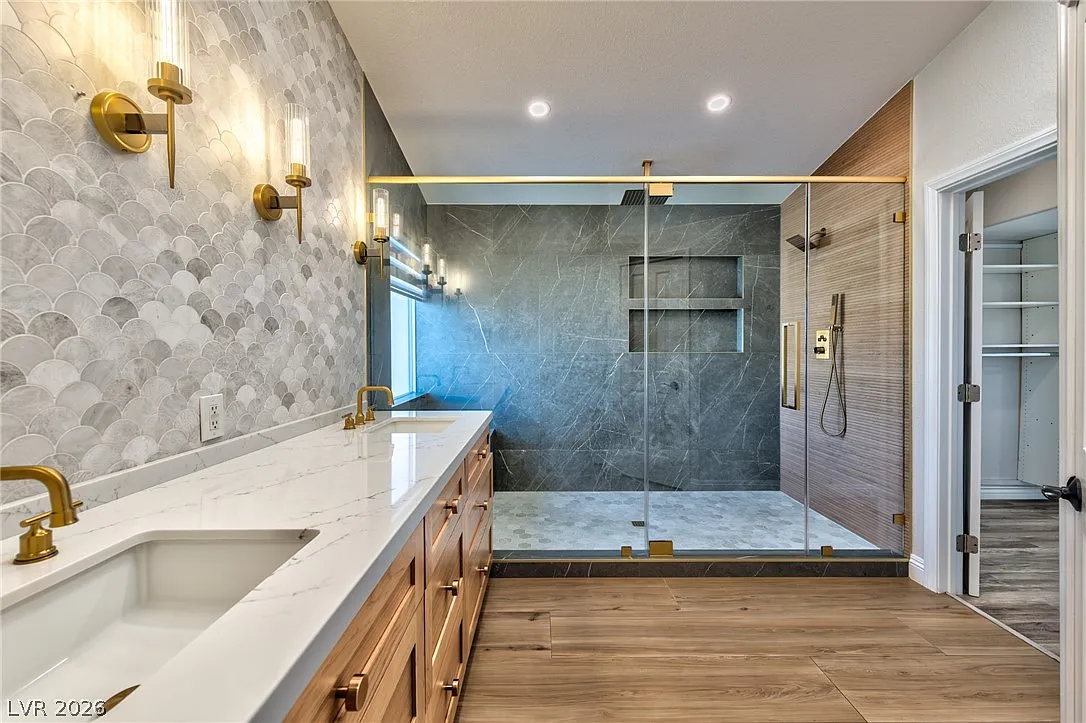 4 bed, 3.0 bath, 2468 sqft, $4,495 — Photo 3