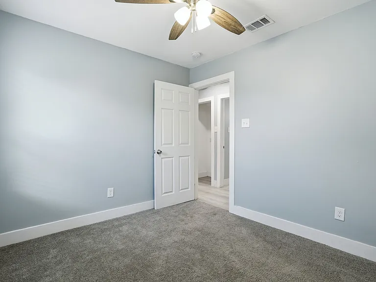 1010 Clinton Park St #B — Photo 11