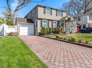 41 Roydon Dr N, North Merrick, NY 11566