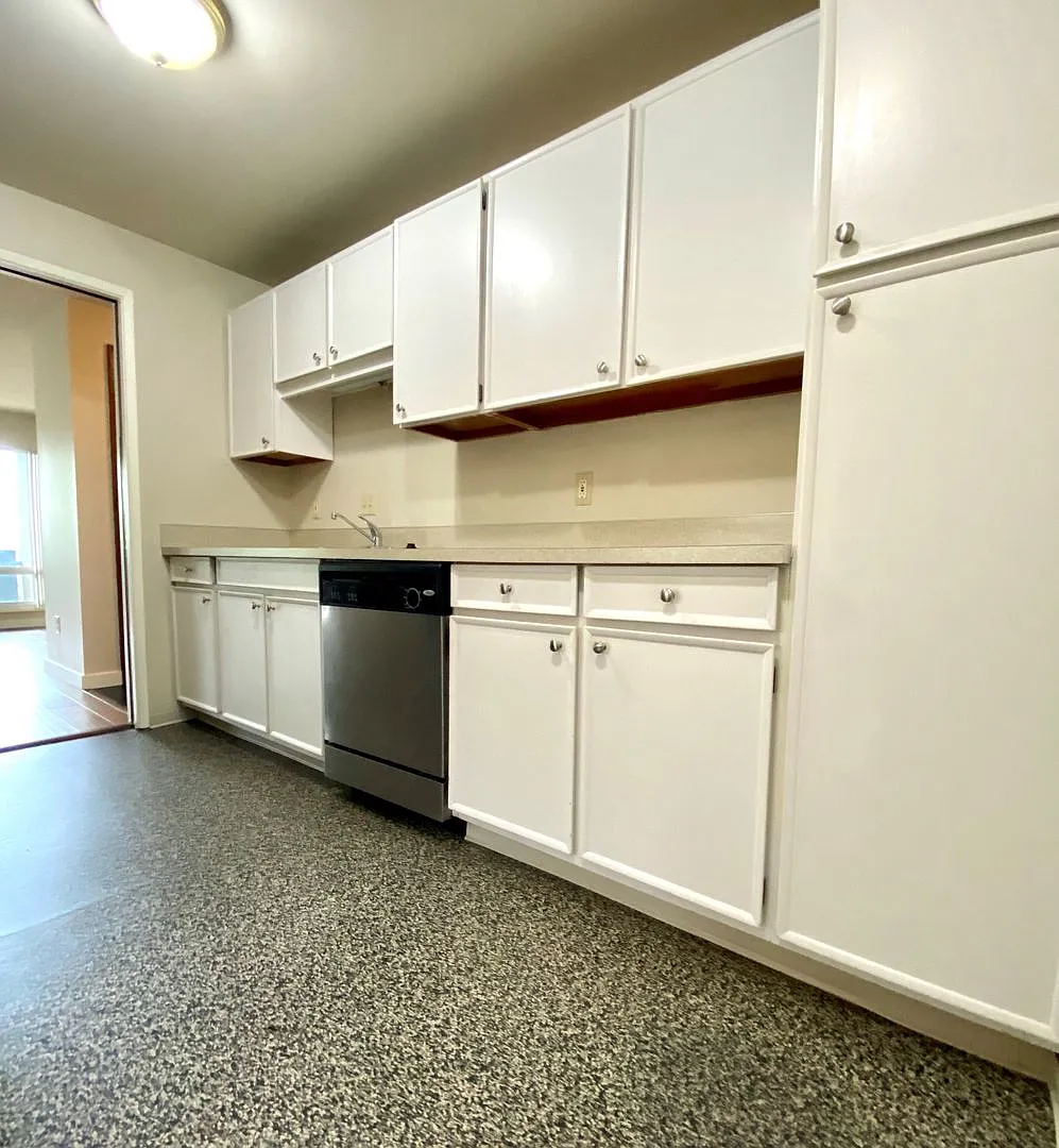 Nob Hill Apartments — Photo 4