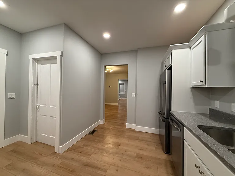 23 E Washington Ave — Photo 6
