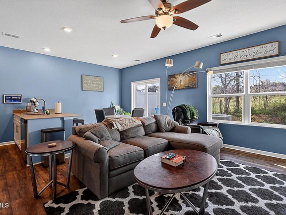 4th image of 1028 Saylors Pl