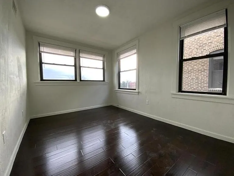 5673 Hobart St #10 — Photo 9