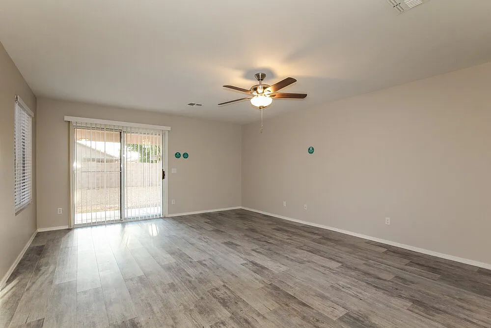 3 bed, 2.0 bath, 1313 sqft, $2,245 — Photo 4