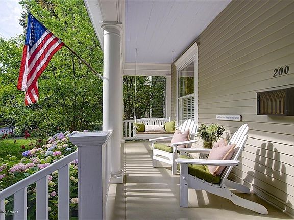 03 200 South Peterson Avenue  Gulicks