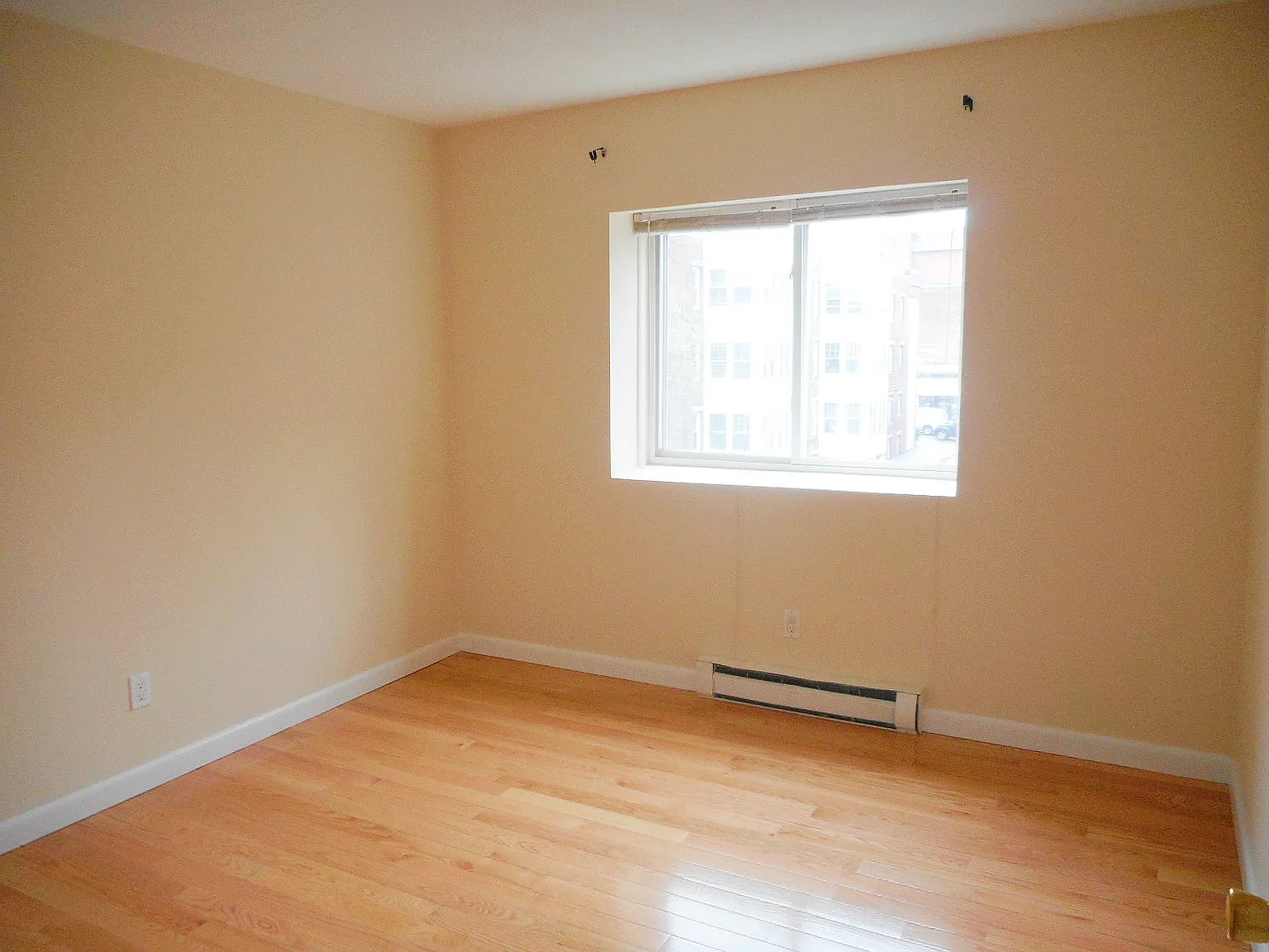 2 bed, 700 sqft, $2,800 — Photo 2