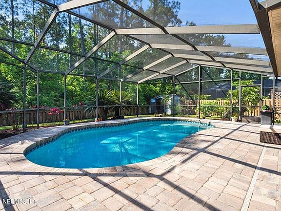 2nd image of 425 Oak Pond Dr