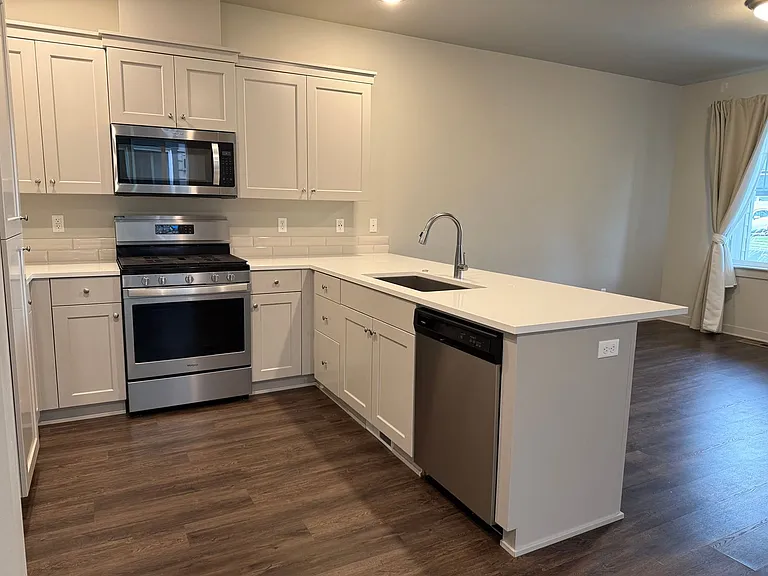 2366 NE Victor Pl — Photo 8