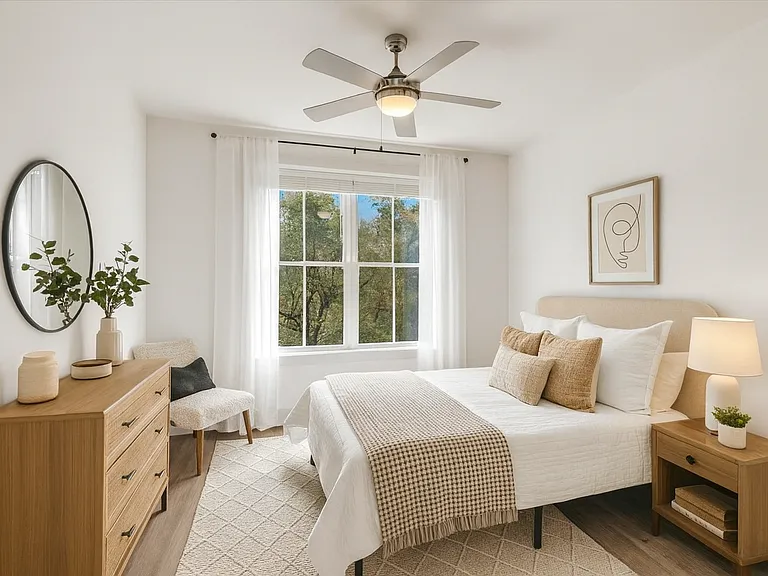 The Lowe — Photo 14