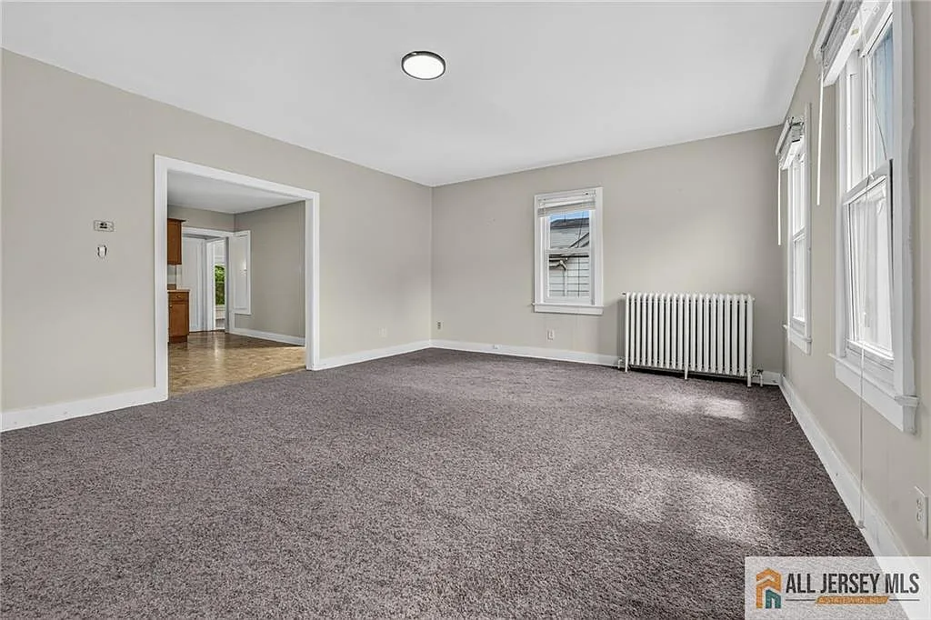 2 bed, 1.0 bath, 3564 sqft, $1,800 — Photo 4