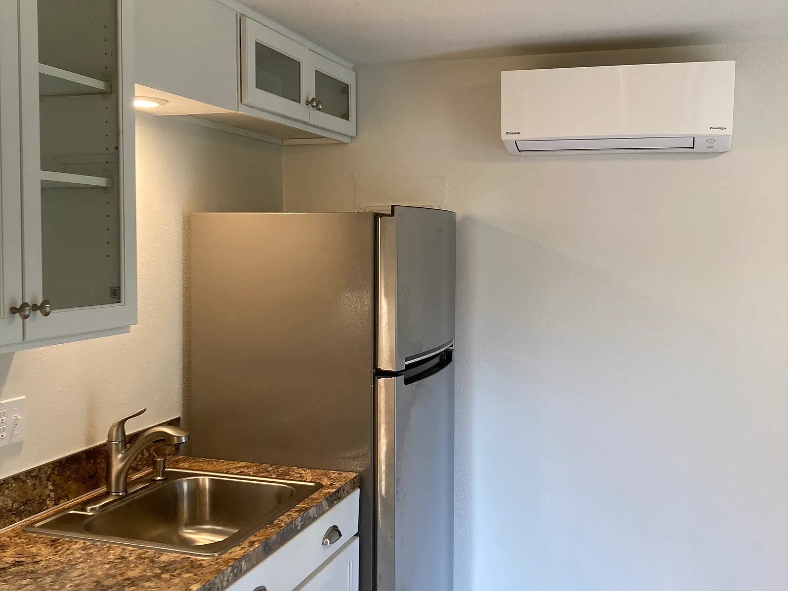 1 bed, 350 sqft, $1,250 — Photo 4