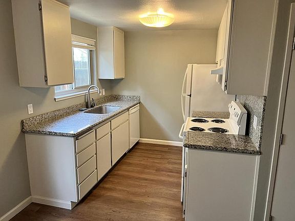 3rd image of 2112 D St APT 2