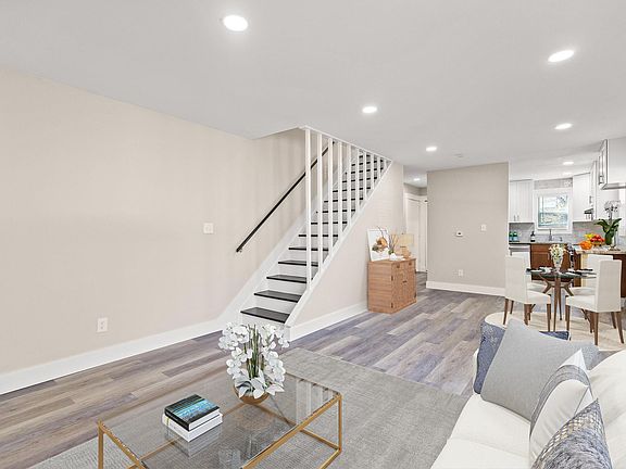 3rd image of 3562 Nottingham Ct APT 1