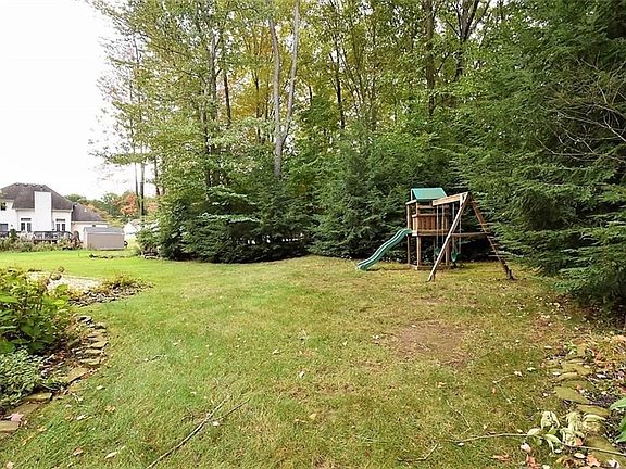3rd image of 4762 Glastonbury Cir