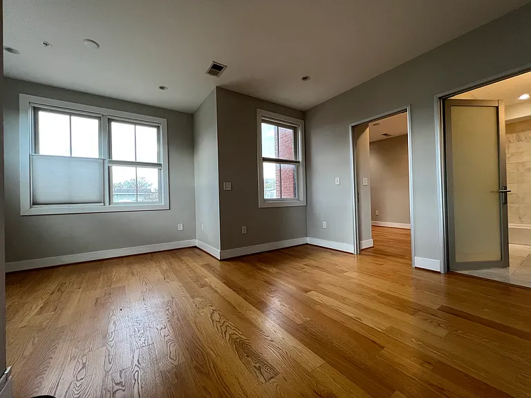 1209 G St SE #8 — Photo 6