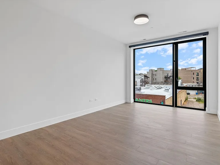 3140 Clybourn — Photo 6