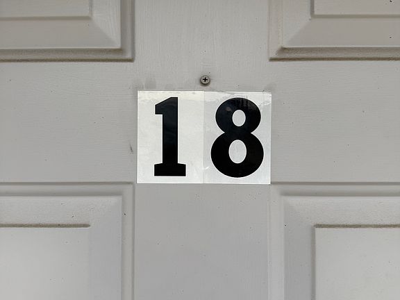 3rd image of 18 Dean Manor Dr