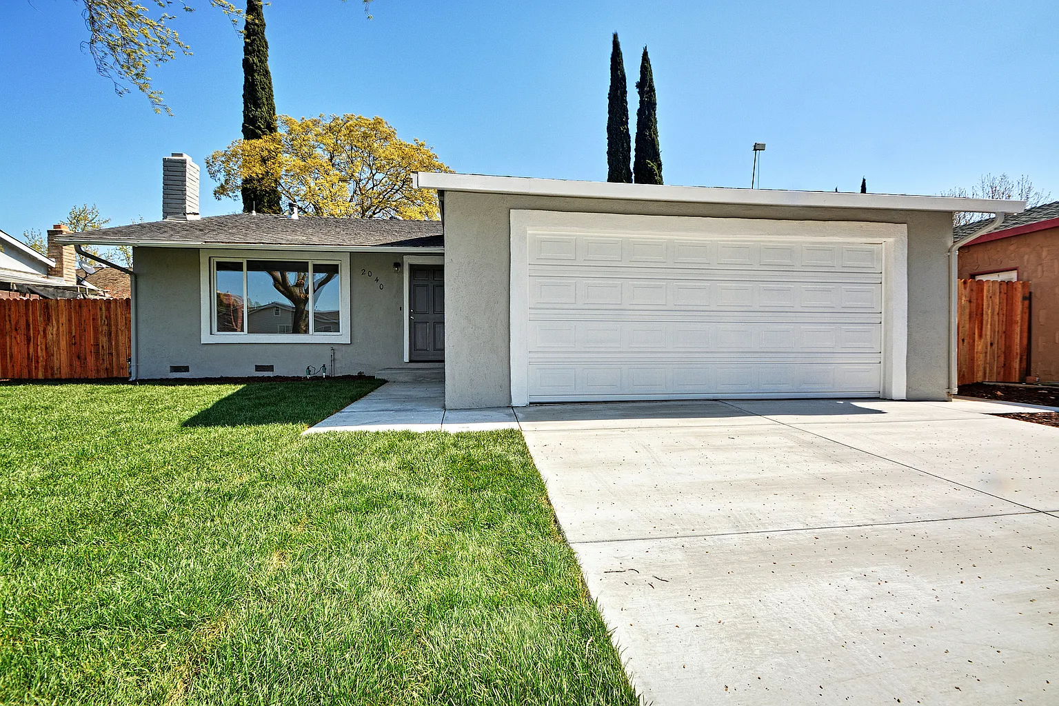 2040 Chester Dr photo 1