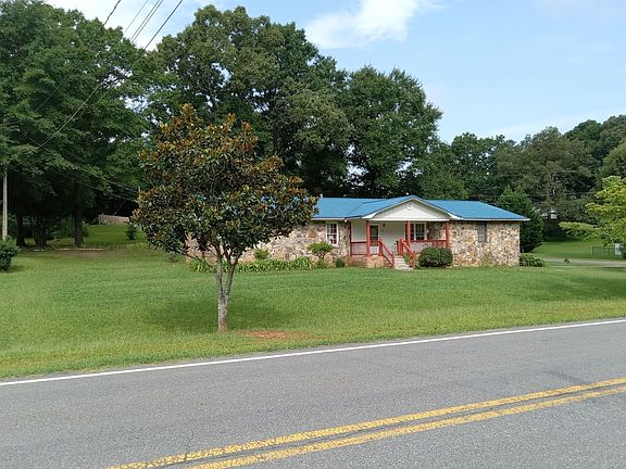 3rd image of 23 Oakwood Dr