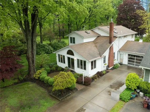 9663 Oak Grove Dr, Angola, NY 14006