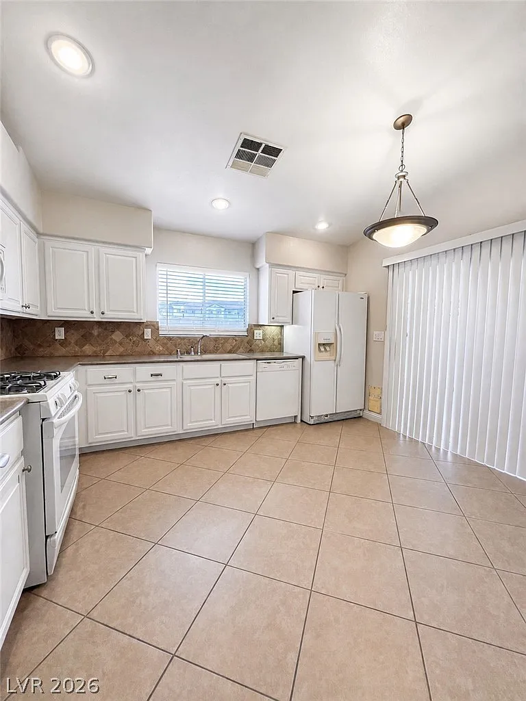 3 bed, 2.0 bath, 1235 sqft, $1,950 — Photo 4