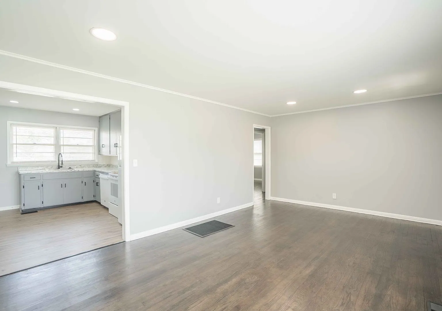 Charming Newly Renovated 3-Bedroom Home in Owasso — Photo 4