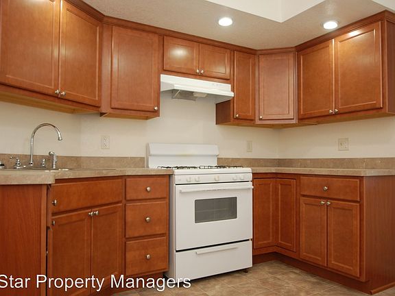 4th image of 704 S 12th St