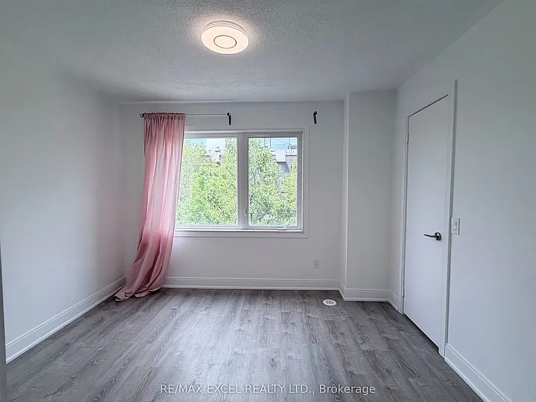 310 Village Green Sq #35 — Photo 8