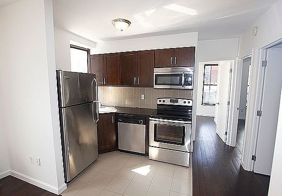 3rd image of 19 Kenmare St APT 12