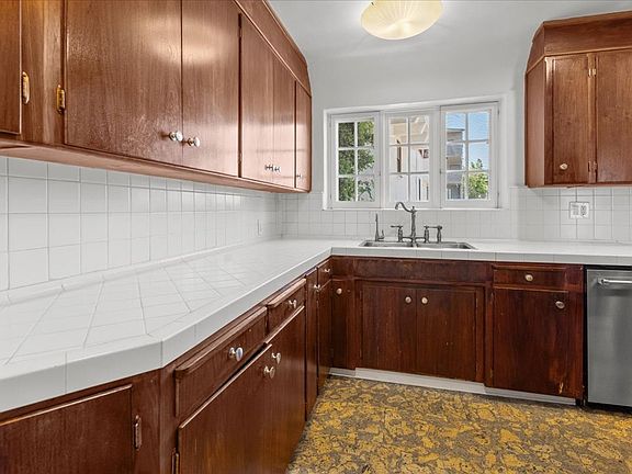 4th image of 1884-86 Silver Lake Blvd #1886