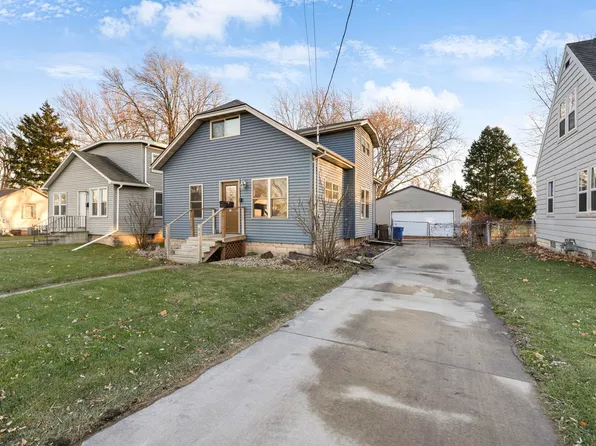 849 7th St, Menasha, WI 54952