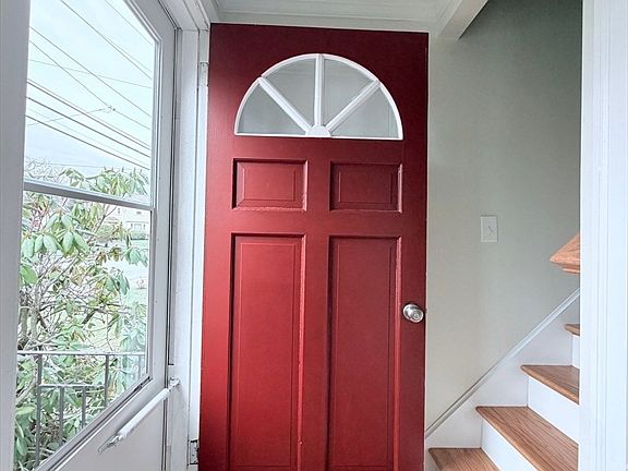2nd image of 40 Beach St