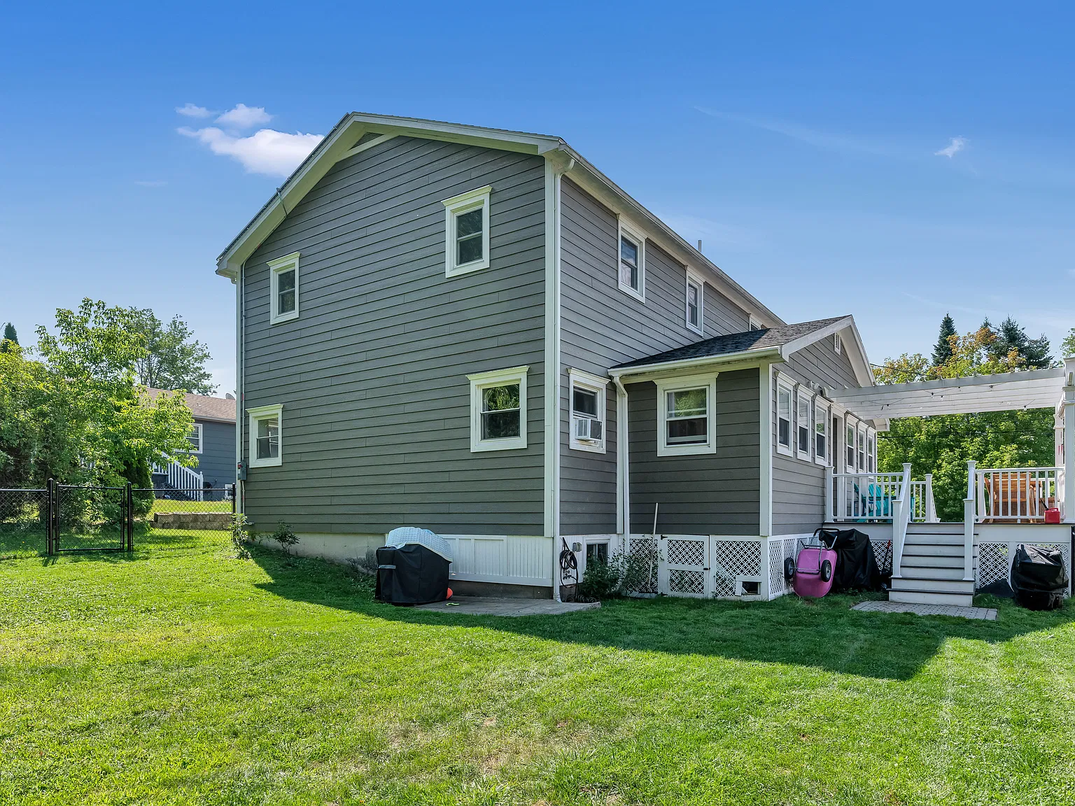 4 bed, 2088 sqft, $2,900 — Photo 3