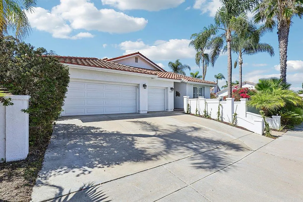 4 bed, 2.5 bath, 2745 sqft, $5,495 — Photo 4