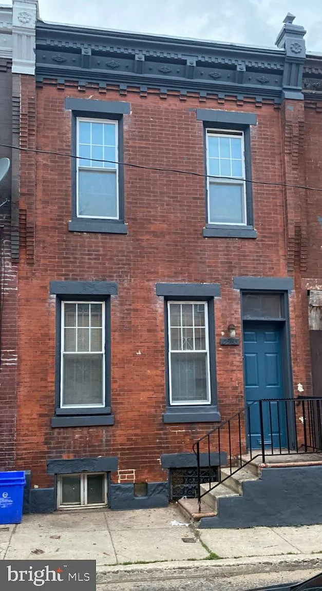 2 bed, 1.0 bath, 784 sqft, $1,250 — Photo 1