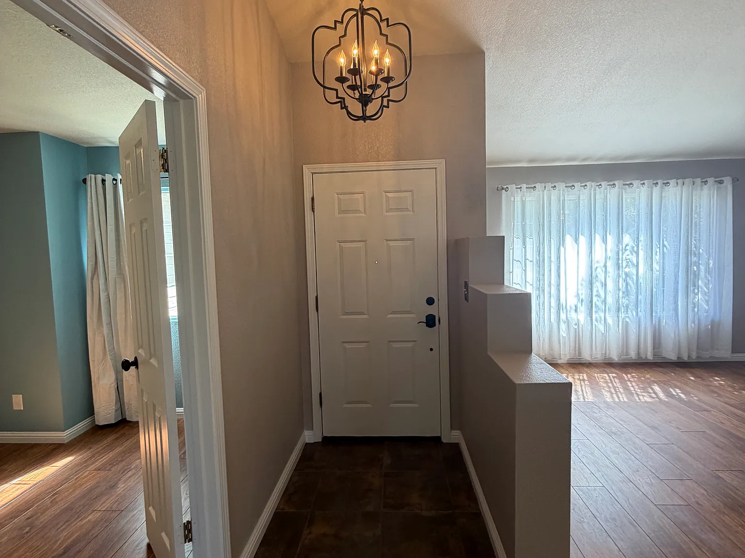 3 bed, 1434 sqft, $2,825 — Photo 2