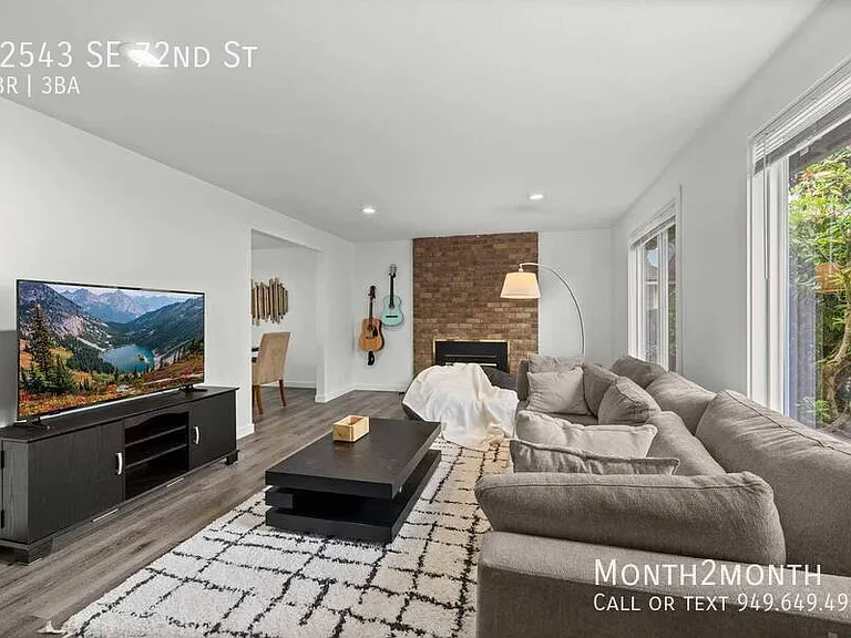 12543 SE 72nd St — Photo 2