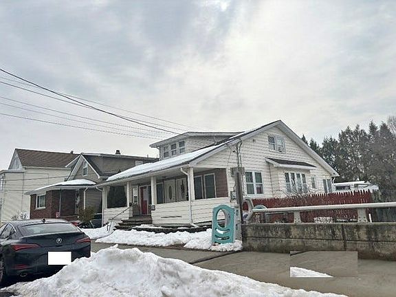 3rd image of 367 W Clinton St