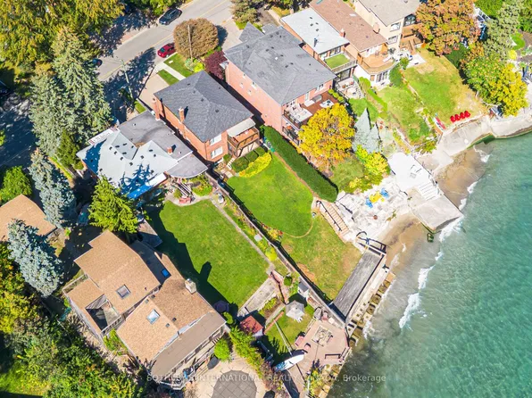 407 Lake Promenade, Etobicoke, ON M8W 1C3