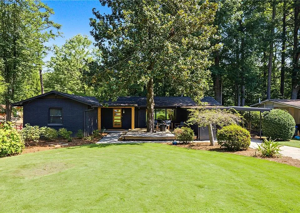 3831 Greenhill Dr