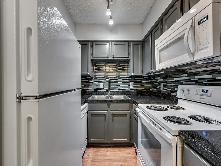 Evergreen Condominiums — Photo 1