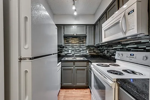 Evergreen Condominiums Photo 1